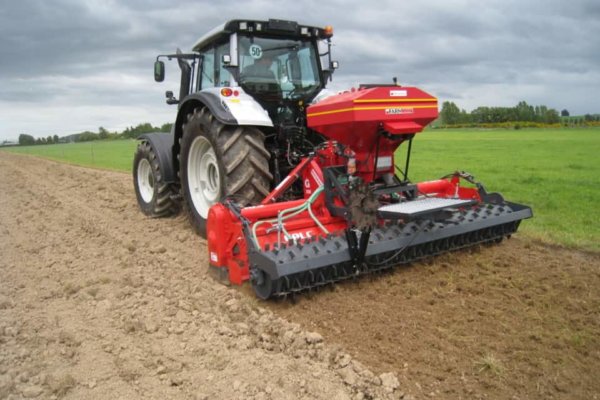 Airseeder in action cultivating field | Rotary Hoe | Spike Rotor