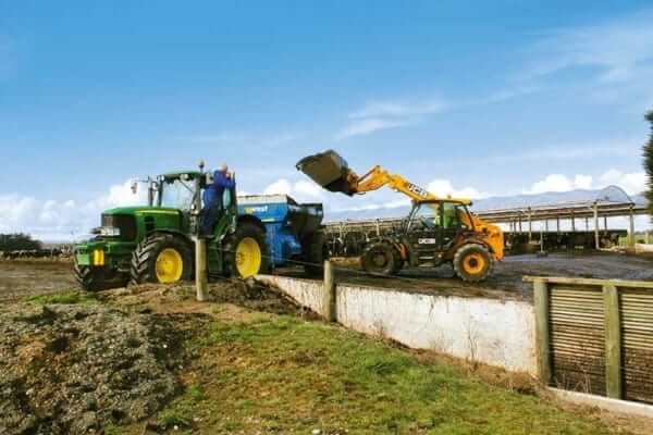 Loading Dual Muck Spreader