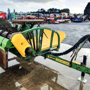 Hustler Chainless 4000 Trailed 2 bale feeder