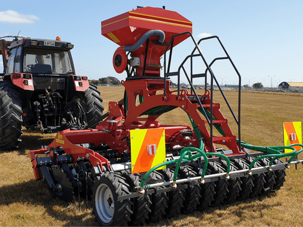 FarmChief Machinery ExpressPlus Speed Discs with air seeder