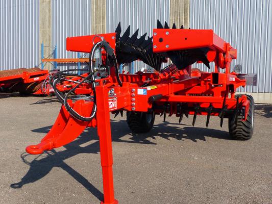 FarmChief RollSpike Aeration Roller